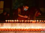 西藏拉萨僧众迎来“燃灯日”