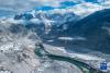 西藏林芝市米林县派镇雅鲁藏布大峡谷雪景（1月14日摄，无人机照片）。新华社发（董志雄 摄）