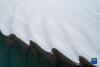 西藏林芝市米林县派镇雅鲁藏布大峡谷雪景（1月14日摄，无人机照片）。新华社发（董志雄 摄）