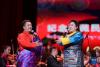 3月31日，歌手扎西巴姆（右）、拉巴次仁在音乐会上演唱二重唱《幸福跟党走》。新华社记者 姜帆 摄