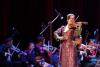 3月31日，小提琴手次仁卓嘎在音乐会上演奏。新华社记者 姜帆 摄