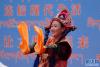 6月11日，西藏日喀则市仁布县艺术团在表演谐钦《乃啦桑布》。新华网 旦增努布摄