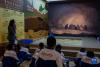7月8日，学生代表在儿童体验馆参与互动体验项目。新华社记者 孙非 摄