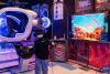 在拉萨城关区万达广场，小朋友在VR体验馆玩VR游戏（1月11日摄）。新华社记者 周荻潇 摄