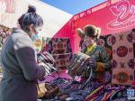 西藏达孜：办在“家门口”的年货交易会