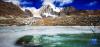 这是琼穆岗嘎冰川上的一处冰湖（手机照片，2月20日摄）。新华社记者 沈虹冰 摄