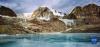 这是琼穆岗嘎冰川上的一处冰湖（手机照片，2月20日摄）。新华社记者 沈虹冰 摄