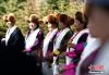3月9日，西藏拉萨，民众在宗角禄康公园表演朗玛堆谐。