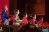 4月23日，拉萨萌升老年大学学员在“夕阳红”西藏老年阅读活动现场朗诵。新华网 旦增努布 摄