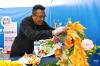 5月10日，西藏技师学院一名老师摆放食品雕刻艺术作品。