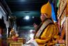 图为6月12日，班禅在西藏昌都强巴林寺礼佛讲经。