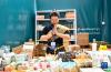 这是展会上的泰国商人（6月18日摄）。新华社记者 晋美多吉 摄