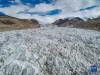 岗布冰川一景（7月4日摄，无人机照片）。新华社记者 孙非 摄