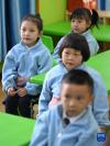 9月4日，青海省果洛藏族自治州阿尼玛卿幼儿园小朋友在课堂上学习。