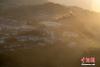 图为12月21日，日落时分西藏墨脱县县城风光。