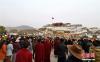 西藏自治区党政军高层和各界民众3000多人隆重集会。 中新社记者 李林 摄