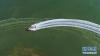 9月23日，游客在茶卡盐湖“天空之镜”景区乘坐游艇（无人机照片）。新华社记者 张龙 摄