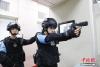 2月23日，青海省果洛藏族自治州公安局特警支队直属女子中队的队员们进行射击训练。
