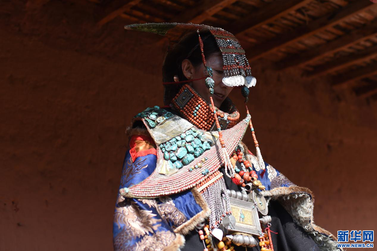 西藏阿里有个科迦人其妇女服饰犹如秦汉帝王装你见过没？_普兰