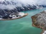 西藏：鸟瞰冰雪然乌湖