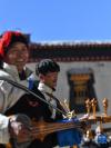 西藏日喀则市芒普乡普村文艺演出队的演员在表演（1月21日摄）。新华社记者 晋美多吉 摄