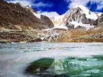 西藏：琼穆岗嘎冰川美如画（图）