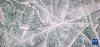 这是琼穆岗嘎冰川冰湖湖面的“气泡冰”（手机照片，2月20日摄）。