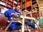 西藏工匠丨拉巴次仁：赋予木头新生的人
