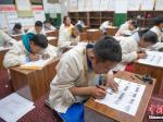 西藏加查：中学里的藏文书法兴趣班