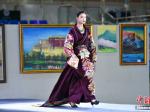 西藏职校举办民族服饰毕业作品展演活动