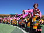 “相约珠峰·千人弦音”西藏日喀则大型非遗歌舞展演创世界纪录