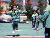 9月4日，青海省果洛藏族自治州玛沁县大武幼儿园小朋友在跳绳。
